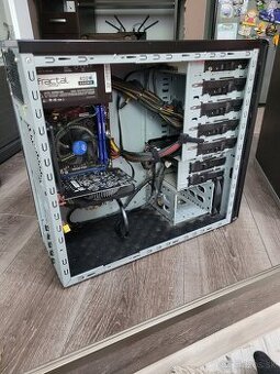 Intel pentium 3,20GHZ, 8 GB RAM, RADEON RX 550, SSD 250GB