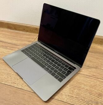 MacBook Pro 13" (2018) – 256GB – TOP STAV – 399€