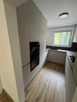 3- izbový byt s loggiou, Martin - Ľadoveň