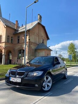 E90