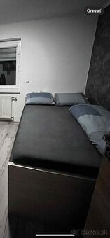 Posteľ s matracom