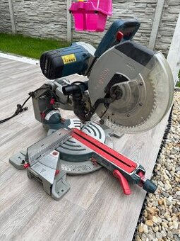 Kapovacia a pokosová píla Bosch