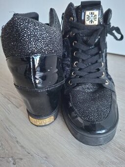 Predám tenisky na platforme hōgl kožené a čižmy.