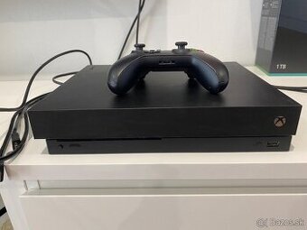 Predávam Xbox one x 1tb