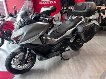 Honda Forza 750 – 9/2025, 3 000 km, TOP výbava, ako nová