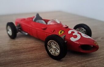 Retro model Ferrari 156 F1 Sharknose