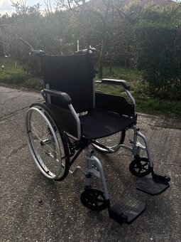 Predám skladací invalidný vozík