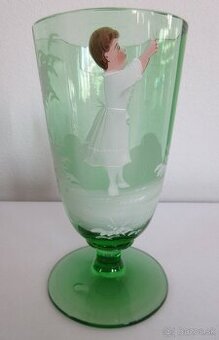 Starožitný pohár ručne maľovaný zelený