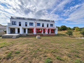 ADOMIS - predám 4-izb. tehlový RD Nižná Hutka 192m2,garáž,3x