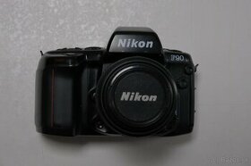 Nikon F90 s objektívom Nikon AF Nikkor 35-70mm