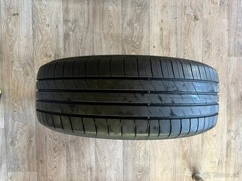 Pneumatiky Goodyear 215/60/R17