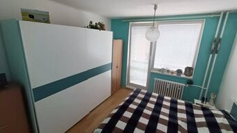 Priestranný 3-izbový byt s tromi balkónmi v centre Topoľčian