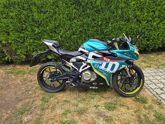 CF Moto 300-SR
