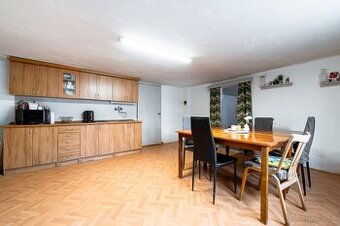 Na predaj rodinný dom v krásnym pozemkom v obci Sačurov