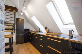 Nadčasový 4 izbový mezanín v centre mesta