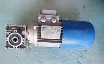 ELEKTROMOTOR S PREVODOVKOU 180 ot/min