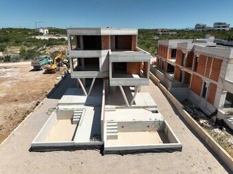 CHORVÁTSKO - Apartmány v tichej časti (S1) - VODICE, ŠIBENIK