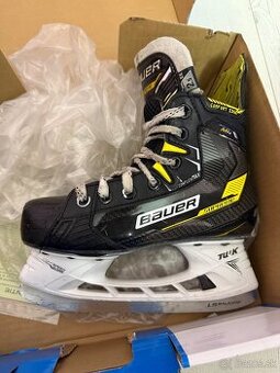 BAUER SUPREME M4 VEĽKOSŤ 2,5 EE