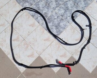 plusový kábel batérie audi a6 c6.