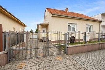 NA PREDAJ RODINNÝ DOM S PRÍSTAVBOU MALACKY, HVIEZDOSLAVOVA