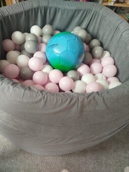 Detský suchý bazén s loptičkami