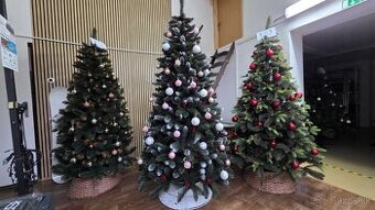 vianočný stromček so stojanom - 1