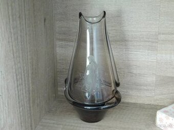 1+1Váza hnedá a soška sklo znam.Panna