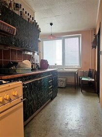 Slnečný 3 izbový byt v centre, ulica Okružná, Levice - 1