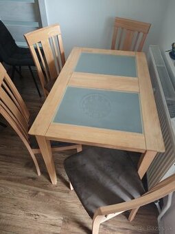 Jedálenský stôl a 4 stoličky
