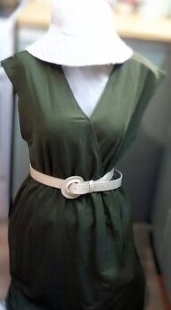 Dlhé pružné šaty s prestrihom v páse L/XL