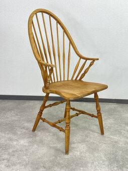 elegantné Windsorské kreslo