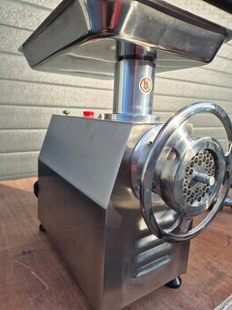 Mlynček na mäso MG-22SS Masiarský vlček rezačka masa