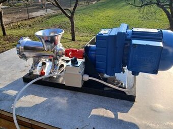 Elektrický mlynček na mäso.