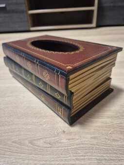 Predam novy, nepouzivany stojan na vytahovacie servitky