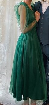 Smaragdové šaty