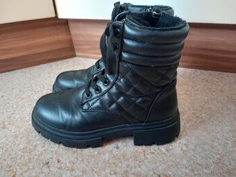 Členkové zateplené topánky v.35 zn. Reserved