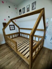 Masívna domčeková posteľ pre deti