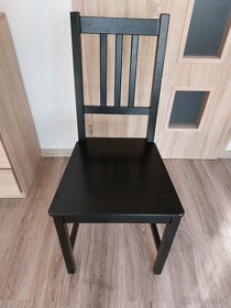 Čierna stolička IKEA Stefan
