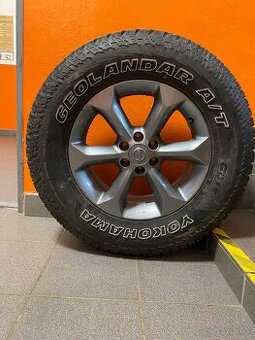 Elektrony 6x114,3 r17 s celorocnymi gumami Yokohama
