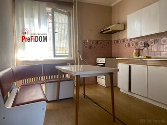 PREDAJ priestranný 5 – izbový rodinný dom v obci Černík.