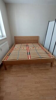 PREDÁM DREVENÚ POSTEL 180x200cm AJ S ROŠTAMI