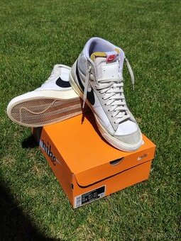 Nike BLAZER MID '77 PRO CLUB
