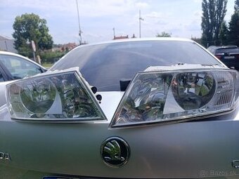 Škoda Octavia 2 predné ľavé a pravé svetlo