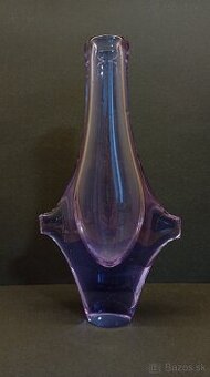 váza z hutného skla