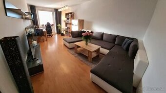 PREDAJ- VEĽKÝ 3 IZBOVÝ BYT-2 loggie BLÍZKO CENTRA