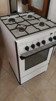 Plynový sporák s elektrickou rúrou