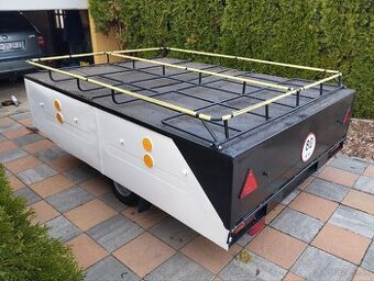 Stanový prívesný vozík.