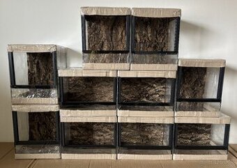 Terárium s korkovou 3D stenou