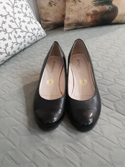 Predám dámske poltopánky č. 37