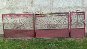 železná dvojkrídlová brána + malá bránka